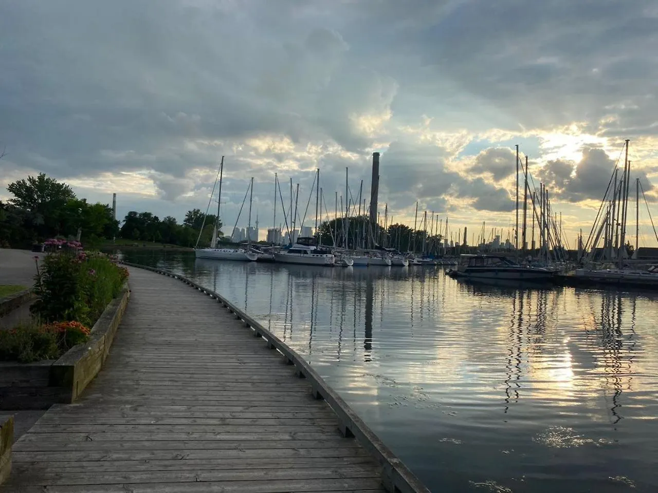 Beach House Toronto Homestay
